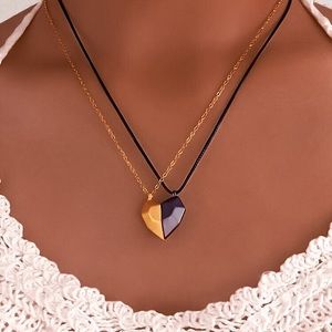 ⚜️𝟯𝟬%𝗢𝗙𝗙 𝗯𝘂𝗻𝗱𝗹𝗲𝘀 𝟯+⚜️ NEW 2 Heart Halves Necklace Set
